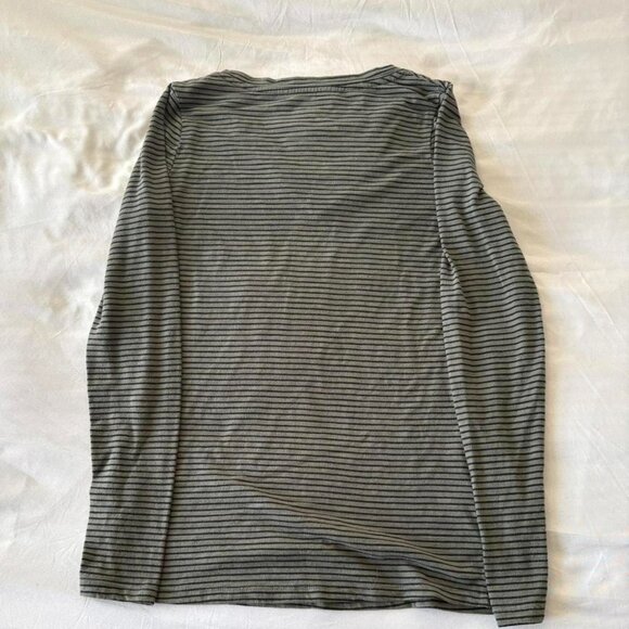 Mossimo Gray and Black Striped V-Neck Long Sleeve Striped Shirt. Size is M. - Picture 2 of 5